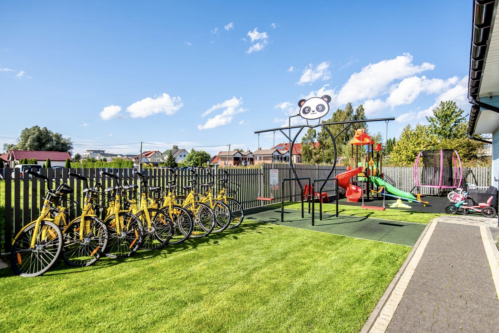 Wakacje nad polskim morzem - plaża w Sarbinowie